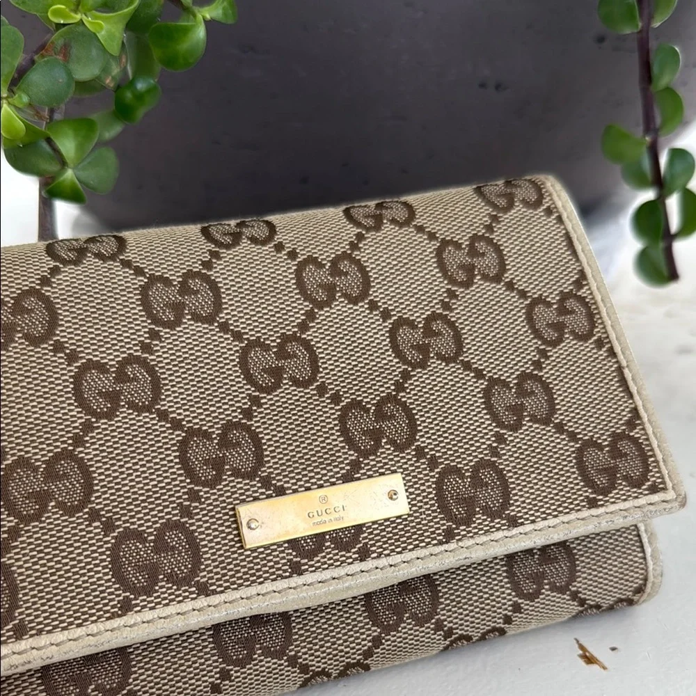 Vintage| Gucci | Beige and Brown Monogram Wallet - Picture 6 of 6